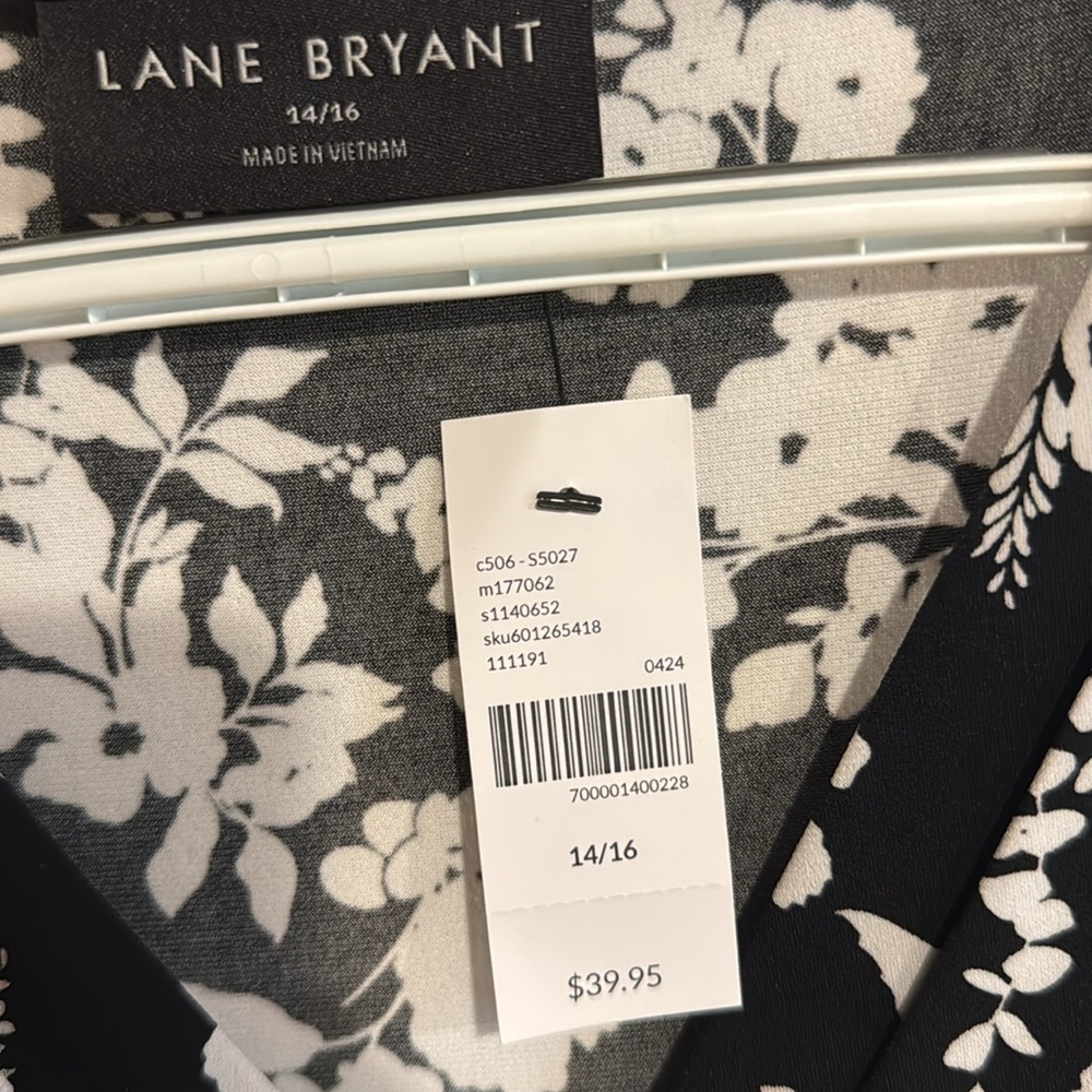 3 Lane Bryant floral Patterned Blouses.
New with tags. - Picture 5 of 7